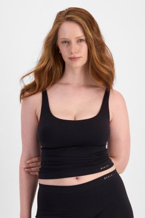 Martine (She/Her) wears size 14 and is 175cm tall with 82cm chest and 76cm waist