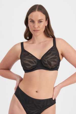 Jane (She/Her) wears size 14D and is 180cm tall with 86cm chest and 71cm waist