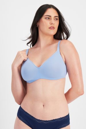 Jacqleen (She/Her) wears size 14DD and is 183cm tall with 93cm chest and 73cm waist