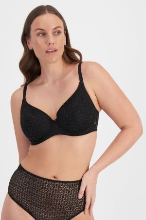 Jane (She/Her) wears size 14D and is 180cm tall with 86cm chest and 71cm waist
