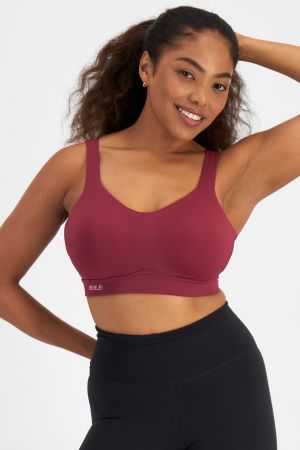 Caitlin (She/Her) wears size 16DD and is 176cm tall with 114cm chest and 95cm waist