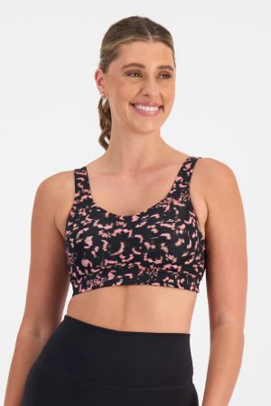 Emily (She/Her) wears size 12B and is 179cm tall with 87cm chest and 69cm waist