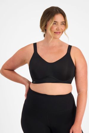 Chanel (She/Her) wears size 14D and is 176cm tall with 104cm chest and 89cm waist