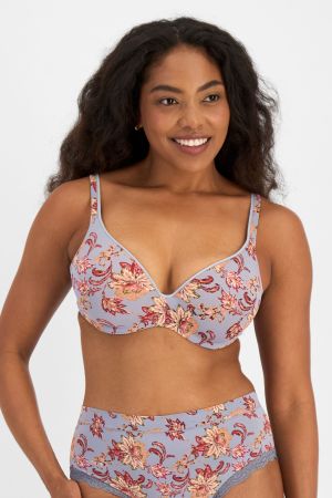 Caitlin (She/Her) wears size 16DD and is 176cm tall with 114cm chest and 95cm waist