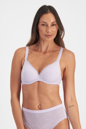 Amanda (She/Her) wears size 10B and is 178cm tall with 86cm chest and 72cm waist