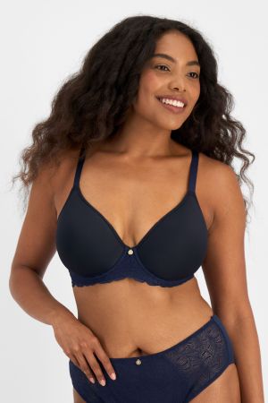 Caitlin (She/Her) wears size 16DD and is 176cm tall with 114cm chest and 95cm waist