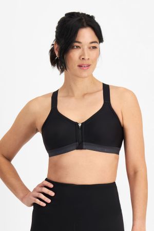 Miranda (She/Her) wears size 12B and is 171cm tall with 82cm chest and 66cm waist