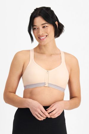Miranda (She/Her) wears size 12B and is 171cm tall with 82cm chest and 66cm waist