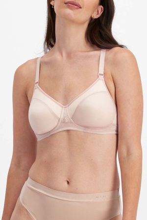 Perri wears a size 12B is a size 10 is 174cm tall with a 82cm bust and 65.5cm waist