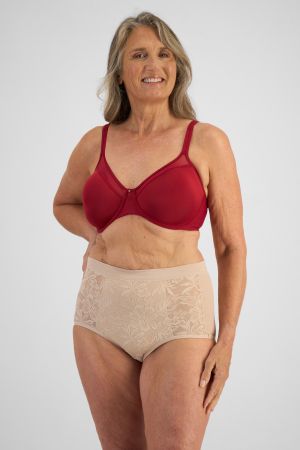 Kerry (She/Her) wears size 14D and is 170cm tall with 97cm chest and 74cm waist