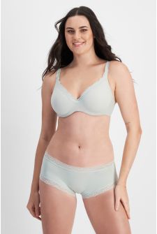 Martine (She/Her) wears size 14 and is 175cm tall with 82cm chest and 76cm waist