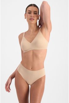 Pearl (She/Her) wears size 10 and is 181cm tall with 92cm chest and 63cm waist