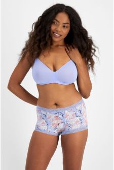 Caitlin (She/Her) wears size 14 and is 176cm tall with 114cm chest and 95cm waist