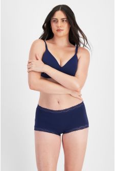 Jacqleen (She/Her) wears size 14 and is 183cm tall with 93cm chest and 73cm waist