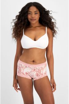 Caitlin (She/Her) wears size 14 and is 176cm tall with 114cm chest and 95cm waist