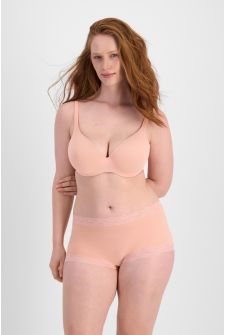 Martine (She/Her) wears size 14 and is 175cm tall with 82cm chest and 76cm waist