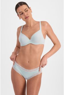 Pearl (She/Her) wears size 10 and is 181cm tall with 92cm chest and 63cm waist