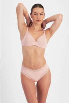 Pearl (She/Her) wears size 10 and is 181cm tall with 92cm chest and 63cm waist