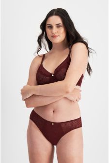 Martine (She/Her) wears size 14 and is 175cm tall with 82cm chest and 76cm waist