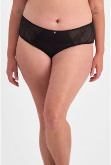 Chanel (She/Her) wears size 14 and is 176cm tall with 104cm chest and 89cm waist