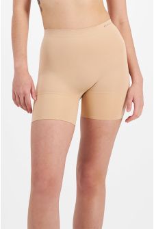 Marlo (She/Her) wears size 12. Is 181cm tall with cm chest and cm waist