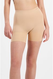 Marlo (She/Her) wears size 12. Is 181cm tall with cm chest and cm waist