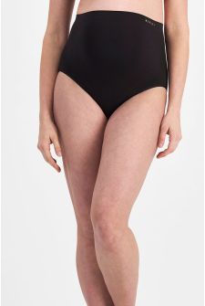Courtney wears a size M/12.