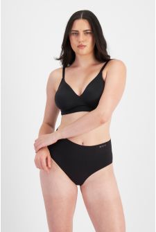 Terri-Leigh (She/Her) wears size 14 and is 177cm tall with 93cm chest and 78cm waist