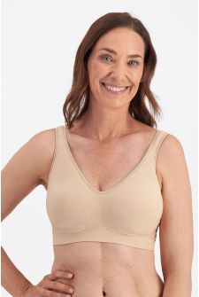 Stephanie (She/Her) wears size 14c and is 175cm tall with cm chest and cm waist