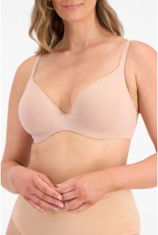 CLARYSSA (She/Her) wears size 14DD and is 181cm tall with 94cm chest and 79cm waist