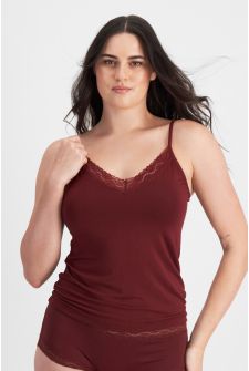 Jacqleen (She/Her) wears size 14DD and is 183cm tall with 93cm chest and 73cm waist