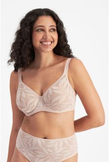 Terri-Leigh (She/Her) wears size 14DD and is 177cm tall with 93cm chest and 78cm waist