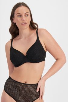 Jane (She/Her) wears size 14D and is 180cm tall with 86cm chest and 71cm waist