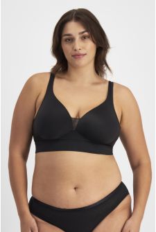 Paige (She/Her) wears size 14DD and is 170cm tall with 94cm chest and 77cm waist.