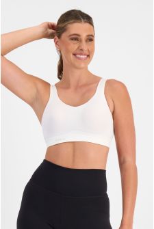 Emily (She/Her) wears size 12B and is 179cm tall with 87cm chest and 69cm waist