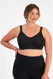 Chanel (She/Her) wears size 14D and is 176cm tall with 104cm chest and 89cm waist