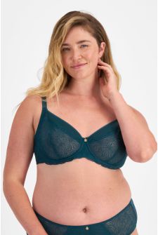 Chanel (She/Her) wears size 14DD and is 176cm tall with 104cm chest and 89cm waist