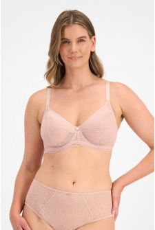 CLARYSSA (She/Her) wears size 14DD and is 181cm tall with 94cm chest and 79cm waist