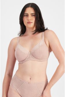 CLARYSSA (She/Her) wears size 14DD and is 181cm tall with 94cm chest and 79cm waist