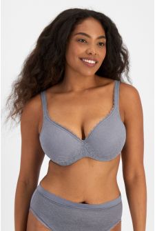 Caitlin (She/Her) wears size 16DD and is 176cm tall with 114cm chest and 95cm waist