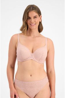 CLARYSSA (She/Her) wears size 14DD and is 181cm tall with 94cm chest and 79cm waist