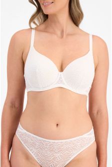 CLARYSSA (She/Her) wears size 14DD and is 181cm tall with 94cm chest and 79cm waist