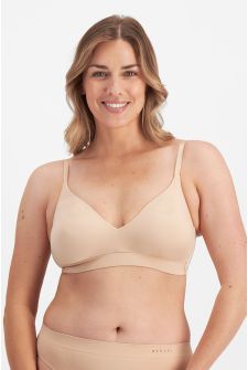Olivia (She/Her) wears size 14DD and is 178cm tall with cm chest and cm waist