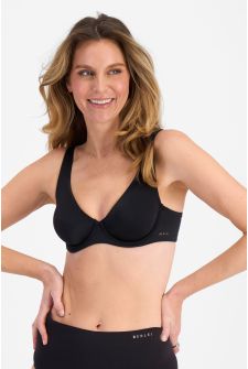 Caitlin (She/Her) wears size 16DD. Is 176cm tall with 114cm chest and 95cm waist