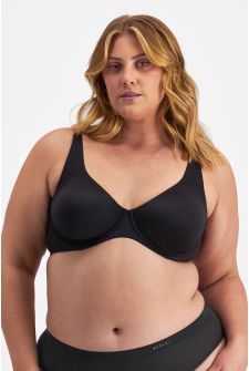 Caitlin (She/Her) wears size 16DD. Is 176cm tall with 114cm chest and 95cm waist