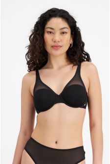 Marlo (She/Her) wears size 12. Is 181cm tall with cm chest and cm waist