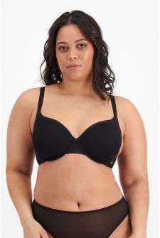 Paris (She/Her) wears size 14DD. Is 174cm tall with 98cm chest and 86cm waist