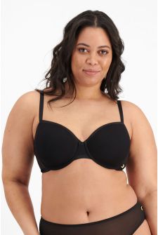 Paris (She/Her) wears size L. Is 174cm tall with 98cm chest and 86cm waist