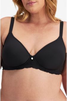 Caitlin (She/Her) wears size 16DD. Is 176cm tall with 114cm chest and 95cm waist