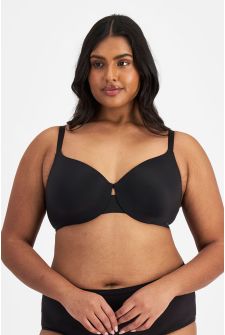 Caitlin (She/Her) wears size 16DD. Is 176cm tall with 114cm chest and 95cm waist